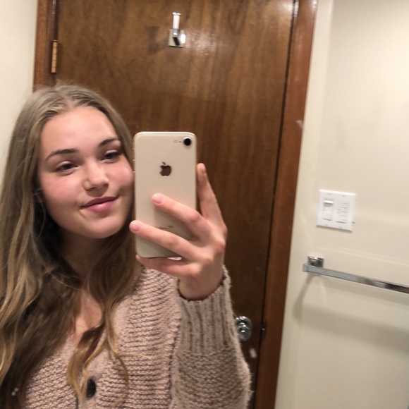 Meet your Posher, Inga - Picture 1 of 1